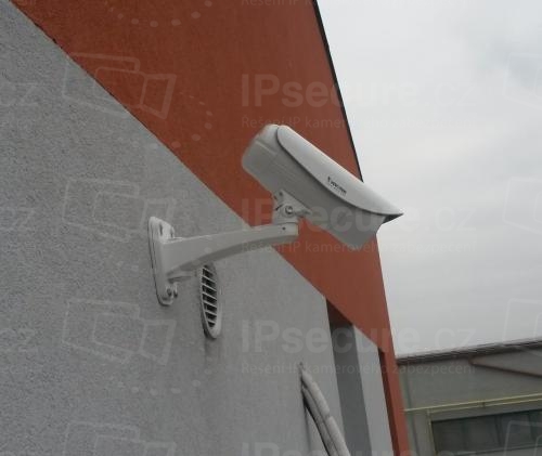 Instalace IP kamery VIVOTEK IP8335H na budovu